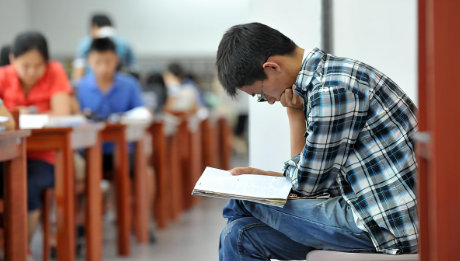 张雪峰说文科最好的专业，闭眼都可以选，其他的都不建议！